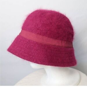 Vintage Y2K Gap raspberry burgundy red fuzzy rabbit fur bucket hat